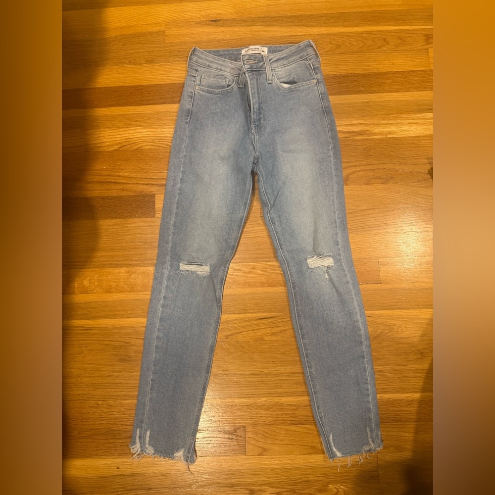 Just Black Women's Distressed Light Blue Skinny Jeans never worn